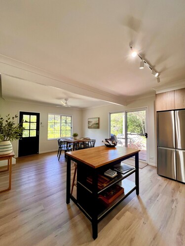 Cottage Hill Creek: guest house near beach & bush