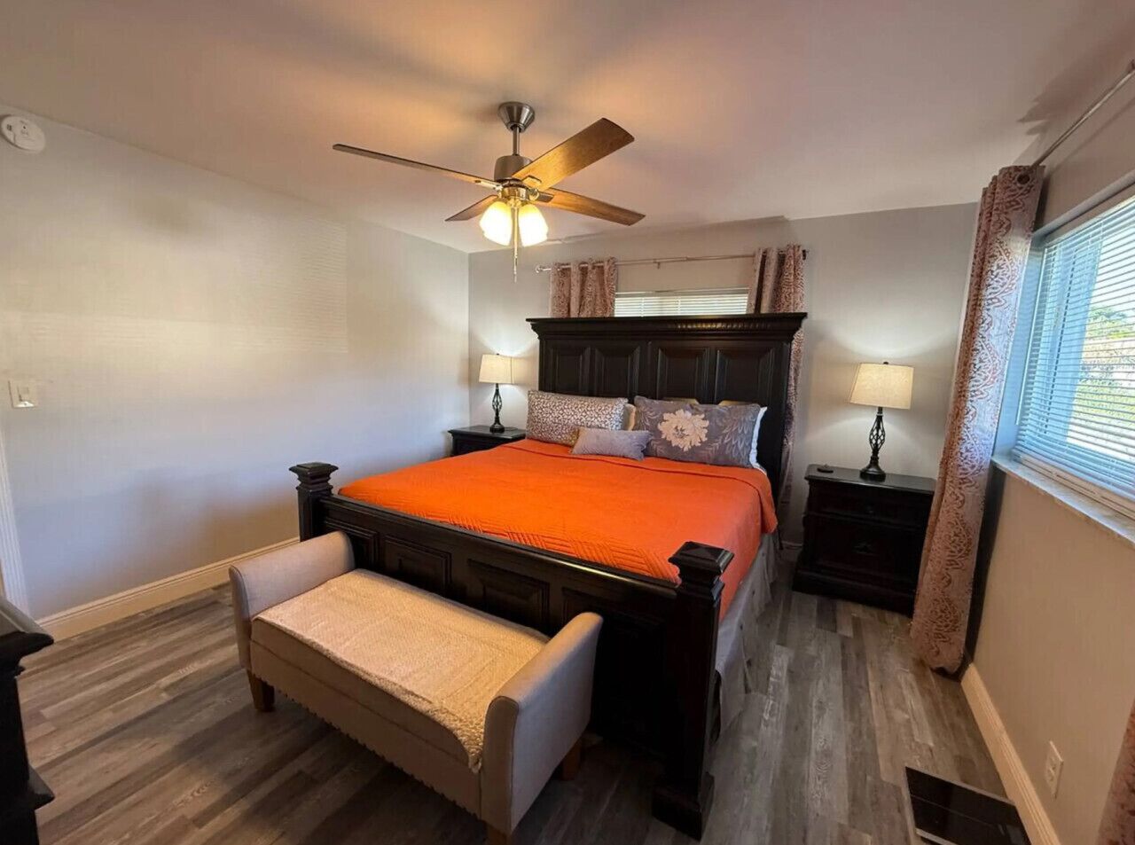 3 多间卧室、办公桌、熨斗/熨衣板、旅行婴儿床