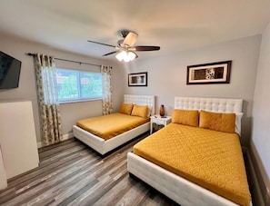 3 chambres, bureau, fer et planche à repasser, lit parapluie