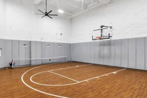 Sport court - Walk to Bengals, Reds, Free Parking, King Bed, Gym (Cincinnati)