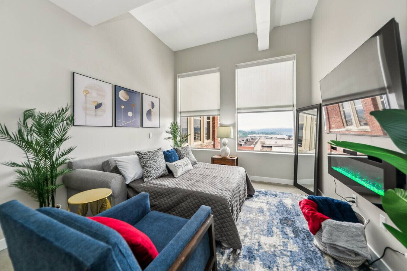 1 bedroom, desk, WiFi, bed sheets