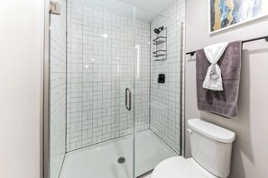 Bathroom - Walk to Bengals, Reds, Free Parking, King Bed, Gym (Cincinnati)