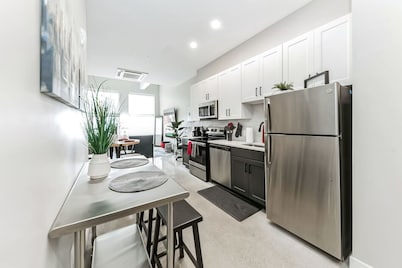 Walk to Bengals, Reds, Free Parking, King Bed, Gym