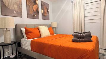 3 habitaciones, escritorio, tabla de planchar con plancha y wifi