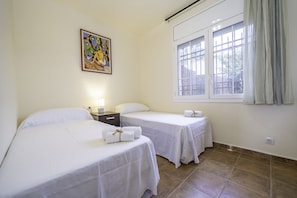 3 chambres, fer et planche à repasser, Wi-Fi gratuit, draps fournis