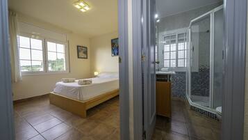 3 bedrooms, free WiFi, bed sheets