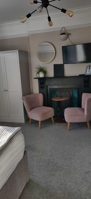 Superior Double Room, Private Bathroom, City View | Individually decorated, individually furnished, laptop workspace - Bodalwyn Guest House (Aberystwyth)