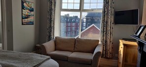 Superior-Doppelzimmer, 1 King-Bett, eigenes Bad, eingeschränkter Meerblick | Blick auf die Straße