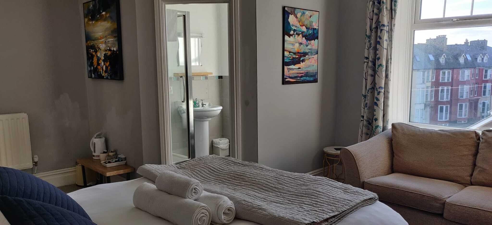 Superior Double Room, 1 King Bed, Private Bathroom, Partial Sea View | Individually decorated, individually furnished, laptop workspace