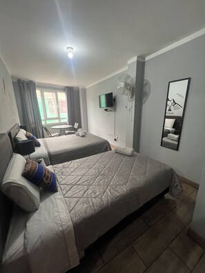 Free WiFi, bed sheets - Lima Airport Tampu - Comfortable Stay 15 Minutes from Lima Airport (Callao)