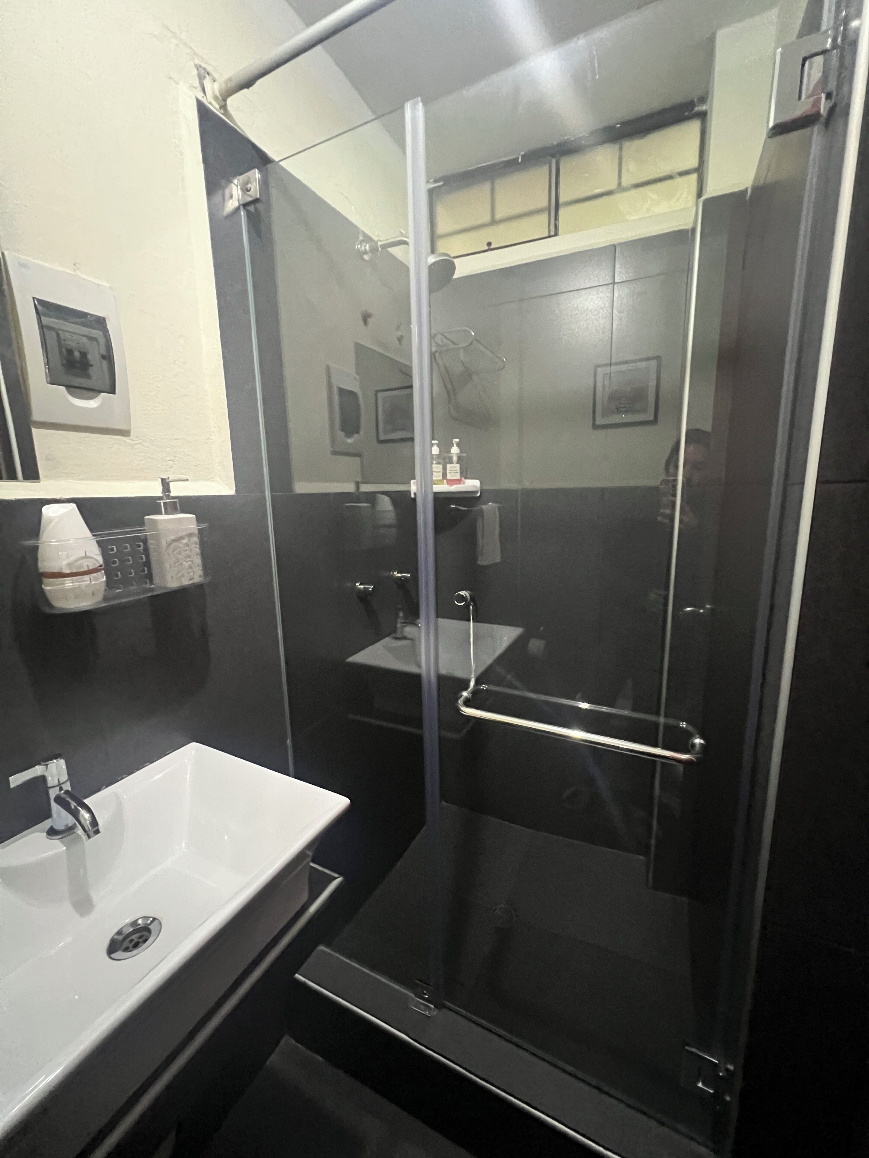 Pyyhkeet, saippua, vessapaperi