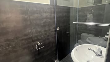 Serviettes fournies, savon, papier toilette