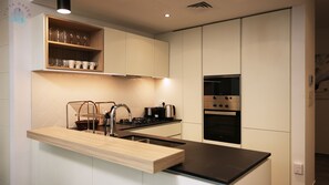Micro-ondes, four, plaque de cuisson, lave-vaisselle
