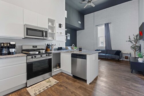 Sleek Studio Getaway | Next to Dayton’s Best Spots