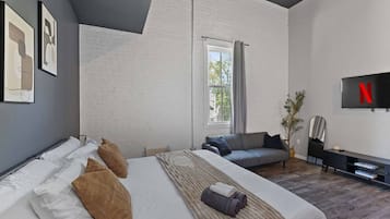 1 habitación, tabla de planchar con plancha, wifi y ropa de cama