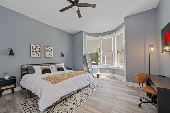 2 bedrooms, desk, WiFi, bed sheets