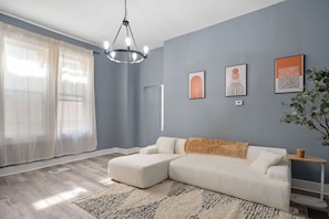 TV - Modern 2BR Apartment | Minutes from UC & Downtown (Cincinnati)