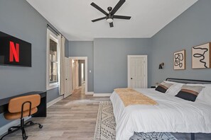 2 bedrooms, desk, WiFi, bed sheets