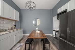 Stovetop, dishwasher, coffee/tea maker, toaster - Modern 2BR Apartment | Minutes from UC & Downtown (Cincinnati)
