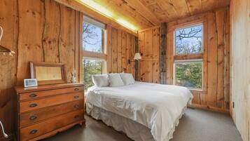 2 bedrooms, desk, travel cot, free WiFi