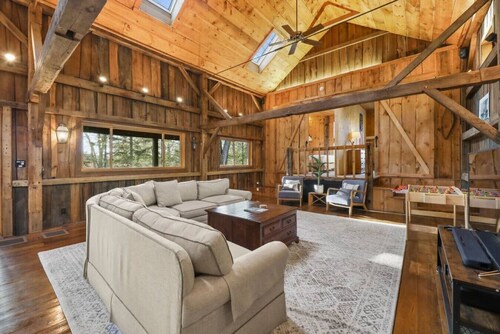 Scribe`s Stable | A/C • Screened in Porch • Sleeps 6