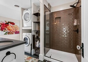 Hair dryer, towels - Beautifully Restored Home Right in Downtown! (Saratoga Springs)