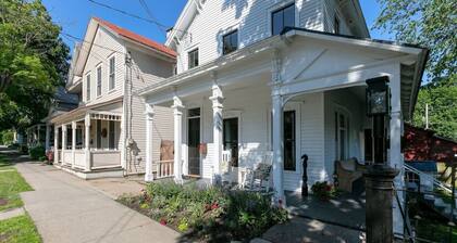 The Gas Lantern | Walk to downtown