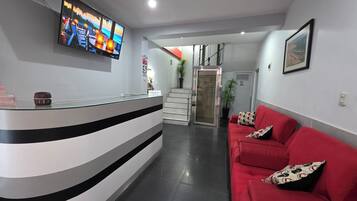 55-吋智慧型電視、有線頻道、Netflix、地暖系統