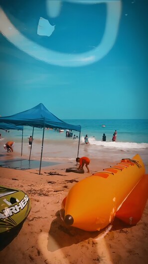 Beach nearby, white sand, beach shuttle, beach umbrellas