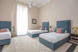 5 slaapkamers, een strijkplank/strijkijzer, wifi, beddengoed
