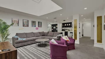 House, Multiple Beds, Patio, Garden View (640 Rainbow Ridge) | Living area