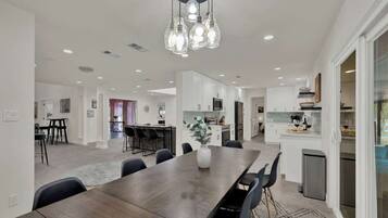 House, Multiple Beds, Patio, Garden View (640 Rainbow Ridge) | Dining