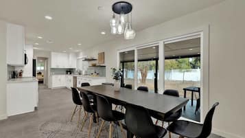 House, Multiple Beds, Patio, Garden View (640 Rainbow Ridge) | Dining