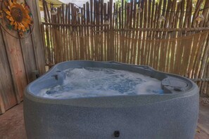 House, 1 King Bed with Sofa bed, Hot Tub, Garden View (411 N Cherry- Nan) | Outdoor spa tub - Nandina Cottage Hot-tub Four Minutes to Marktplatz! (Fredericksburg)