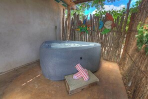 House, 1 King Bed, Hot Tub, Garden View (411 N Cherry- Son) | Outdoor spa tub - Sonora Casita Hot-tub Four Minutes to Marktplatz! (Fredericksburg)