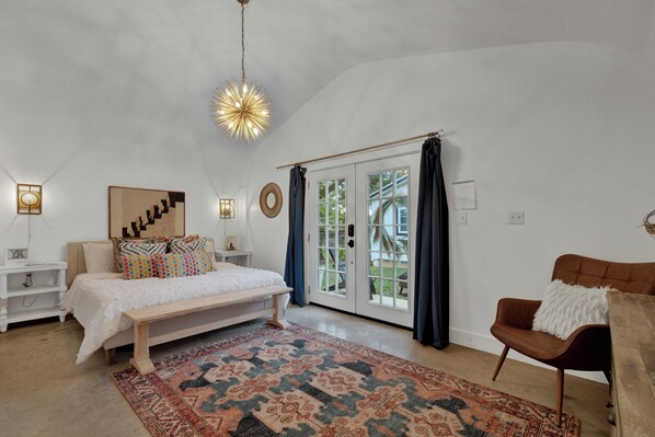 House, 1 King Bed, Hot Tub