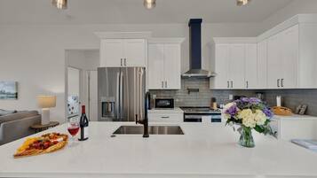 House, Multiple Beds, Patio (407 Lamplight Rd.) | Private kitchen | Coffee/tea maker, electric kettle