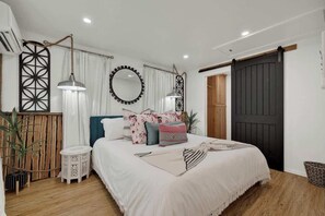 House, 1 King Bed, Hot Tub (807 Poplar Pl - Soho)
