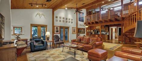 Ferienhaus, Mehrere Betten, Terrasse, Stadtblick (409 N Cherry- Casa) | Wohnbereich