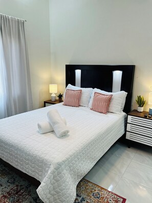 2 chambres, fer et planche à repasser, Wi-Fi gratuit, draps fournis