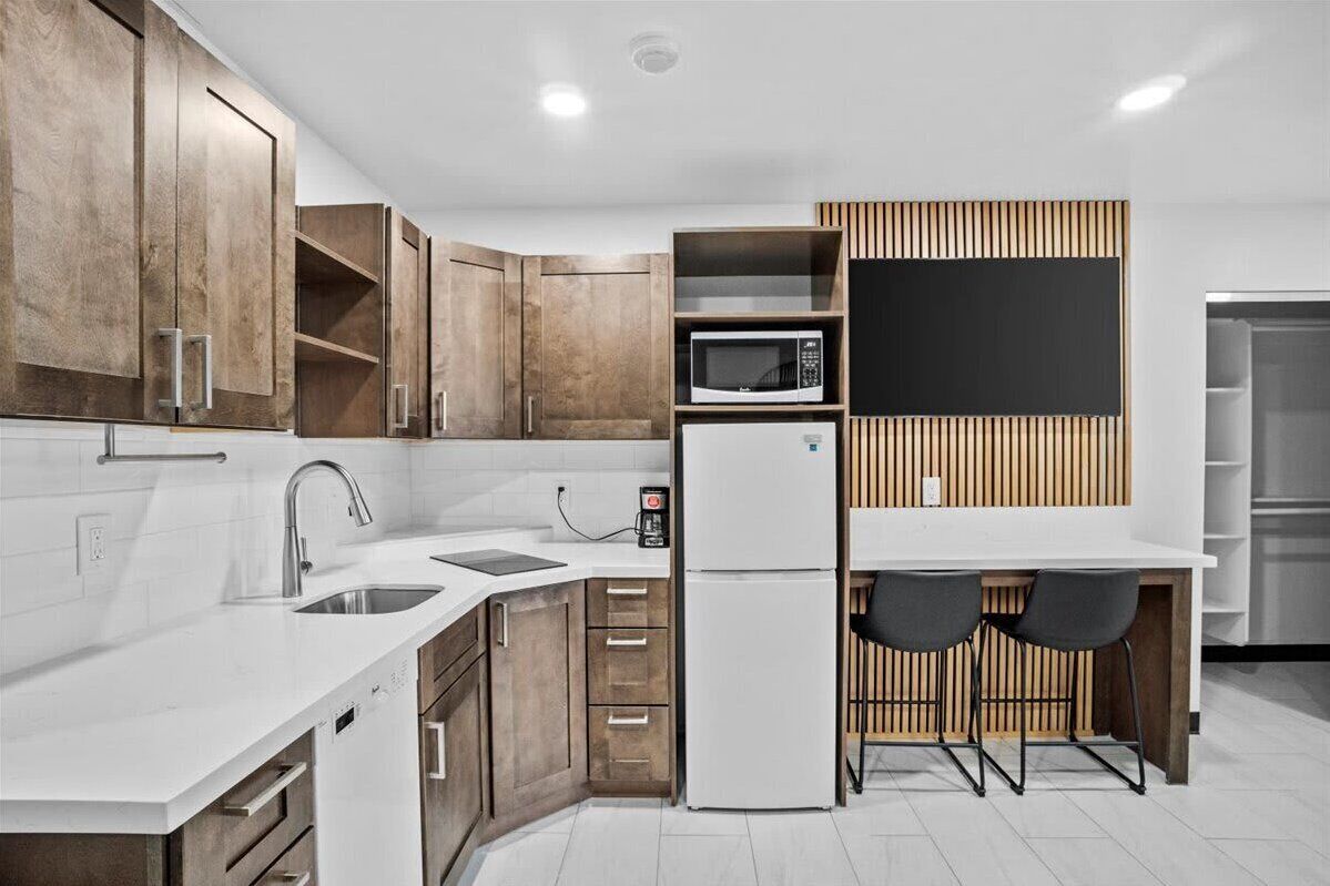 Refrigerador, microondas, parrilla de estufa y lavavajillas 