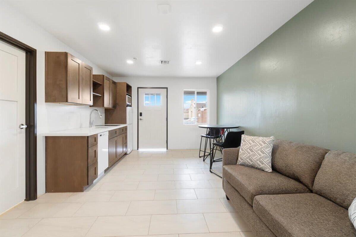 Televisión y oficina 