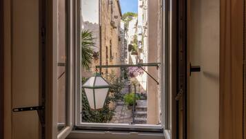 Deluxe Double Room | Street view