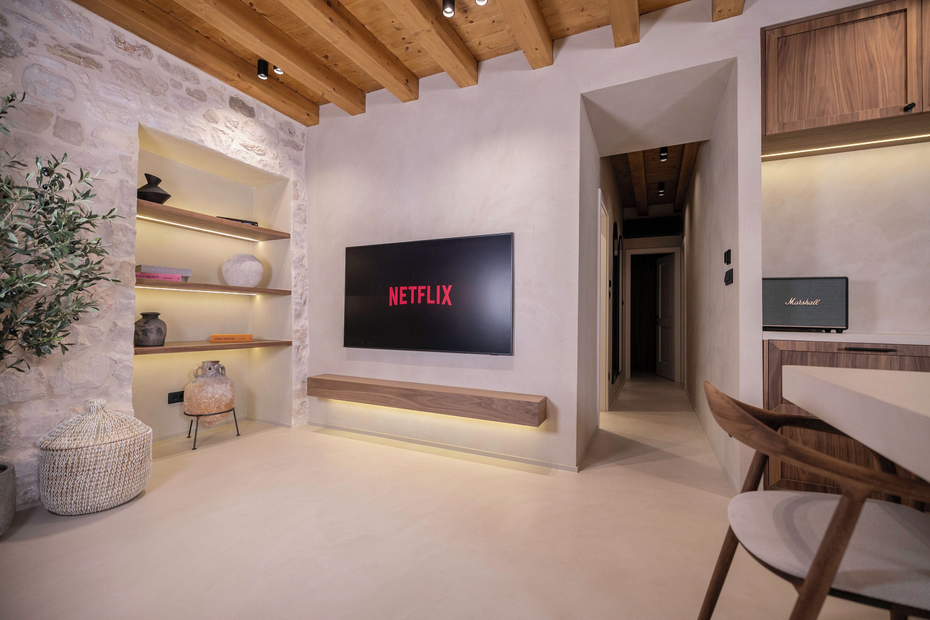 Smart TV, piso con calefacción, servicios de streaming