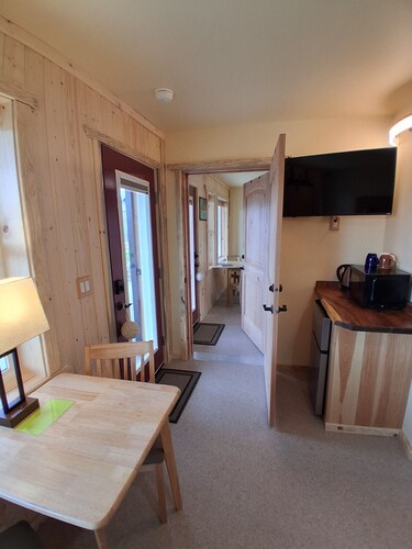 SANDPIPER  STUDIO, BEACH WALK INN
RENT ALONE OR
ADD AS ACCESS TO THE BEACH SUITE