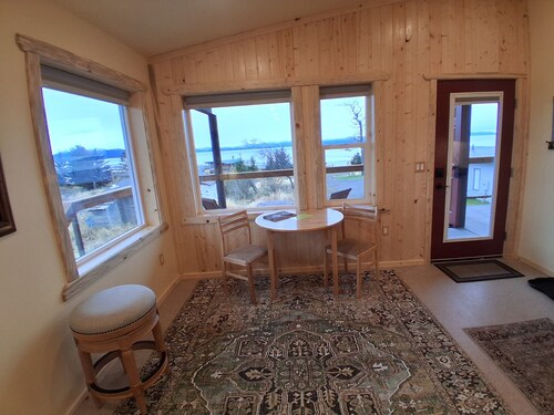 GLACIER SUITE, BEACH WALK INN, UPPER LEVEL UNIT
FEATURING HOMER'S FANTASTIC VIEW