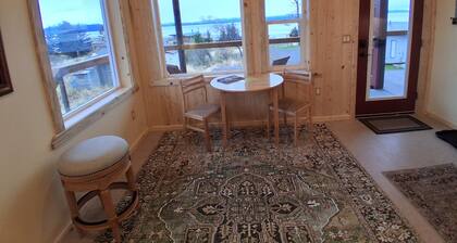 GLACIER SUITE, BEACH WALK INN, UPPER LEVEL UNIT
FEATURING HOMER'S FANTASTIC VIEW