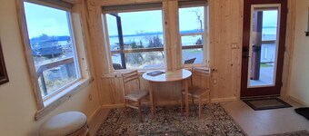 GLACIER SUITE, BEACH WALK INN, UPPER LEVEL UNIT
FEATURING HOMER'S FANTASTIC VIEW