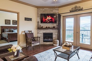 Smart TV, fireplace