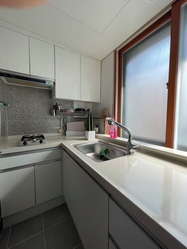 Charming 1-bedroom apartment in brilliant Seoul with WiFi, AC